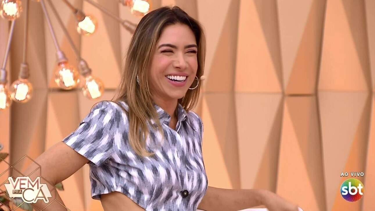 Patrícia Abravanel nos estúdios do Vem Pra Cá nesta quinta (25)
