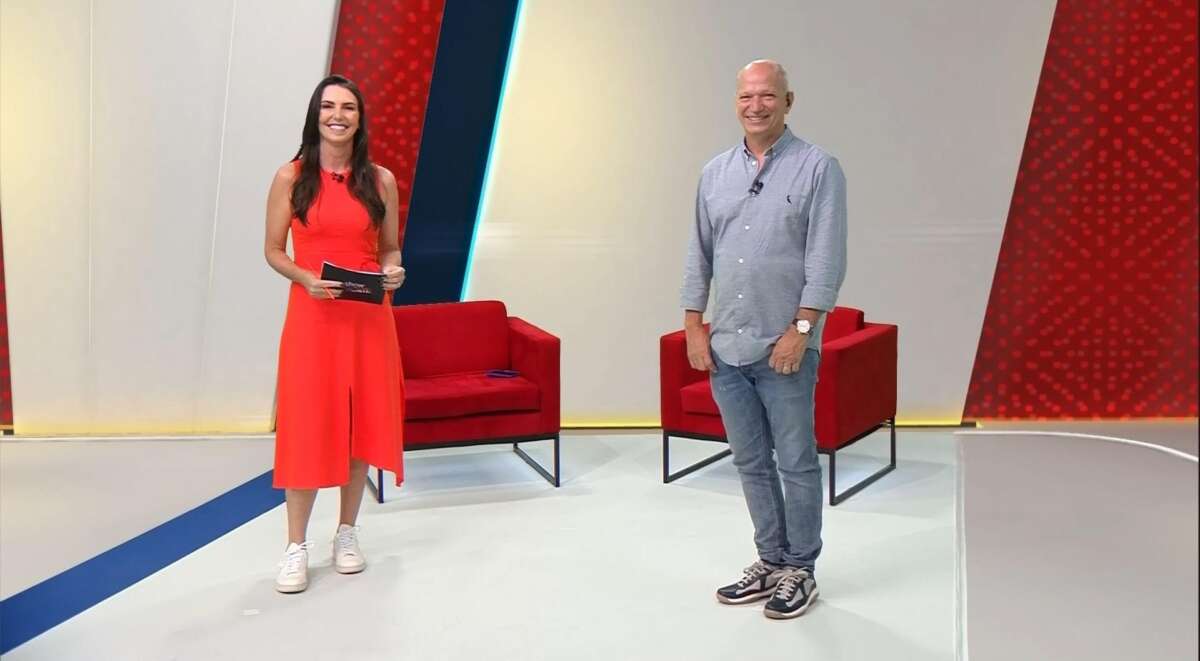 Glenda Kozlowski e Elia Júnior no cenário do Show do Esporte