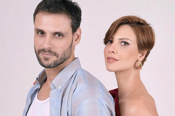 Antonio e Sophia, vividos por Felipe Cunha e Camila Rodrigues, os protagonistas da novela Topíssima