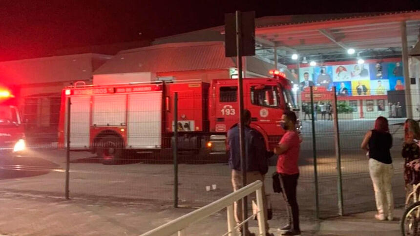 Bombeiros chegam aos estúdios da Record TV Rio