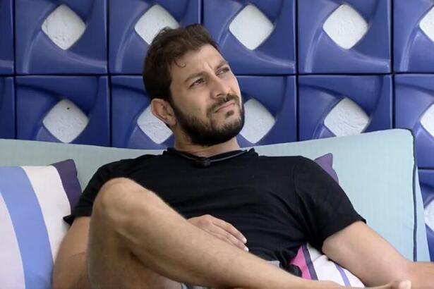 Caio e Gilberto começou o dia no BBB 21 se estranhando, a dupla conversaram sobre possíveis dinâmicas no jogo. Caio não gostou do pernambucano ter discordado e soltou: "Você fala suas milhões de ideias e ninguém apela".