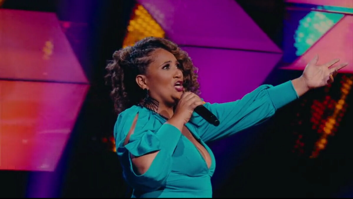 Didi Gomes interpretando O Bêbado e o Equilibrista na estreia do Canta Comigo 3