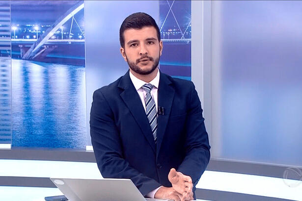 Matheus Ribeiro apresentando o DF Record de sexta-feira, 23 de abril de 2021.