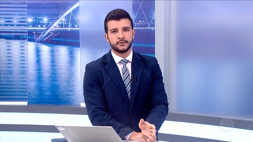 Matheus Ribeiro apresentando o DF Record de sexta-feira, 23 de abril de 2021.