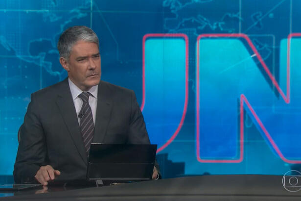 William Bonner apresentando o Jornal Nacional do último dia 26 de março