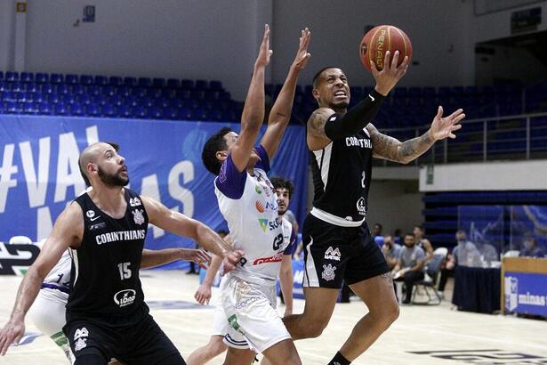 Primeiro jogo entre Corinthians e Pato Basquete pelo NBB