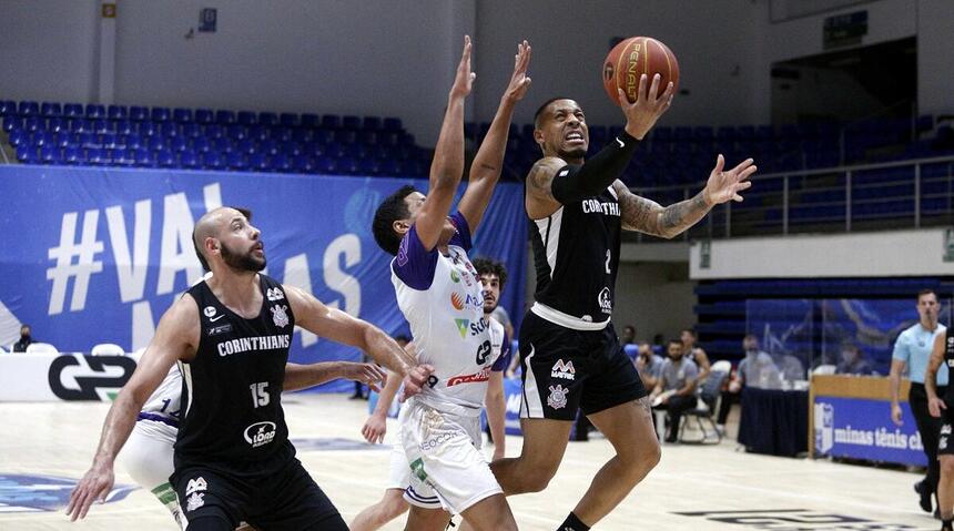 Primeiro jogo entre Corinthians e Pato Basquete pelo NBB