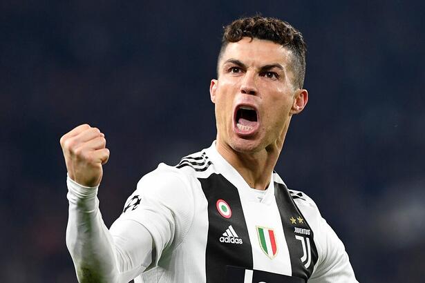 Cristiano Ronaldo comemorando gol com a camisa do Juventus