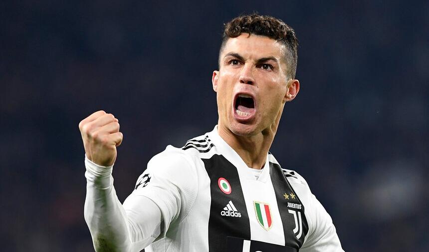 Cristiano Ronaldo comemorando gol com a camisa do Juventus