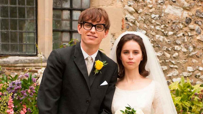 Eddie Redmayne e Felicity Jones em cena do filme A Teoria De Tudo, exibido pela Globo na Sessão da Tarde