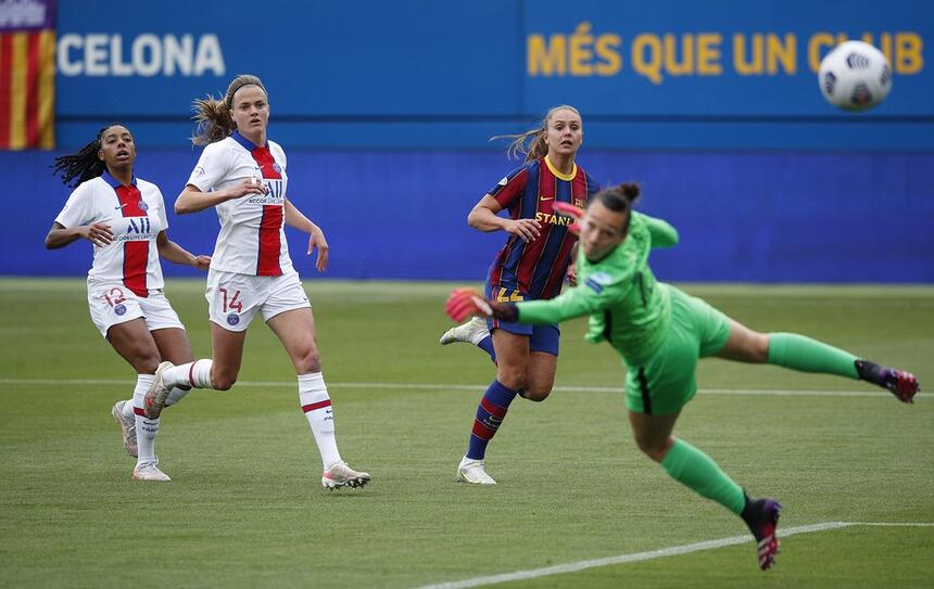 Lieke Martens fazendo gol pelo Barcelona na semifinal