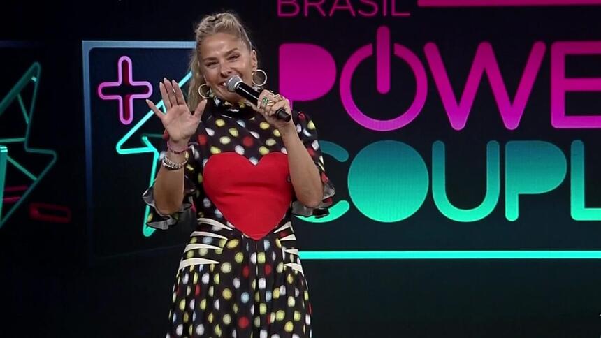 Adriane Galisteu agradece o carinho do público na estreia do Power Couple Brasil 5