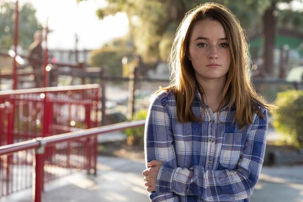 Kaitlyn Dever posa para foto | Imagem: Reprodução