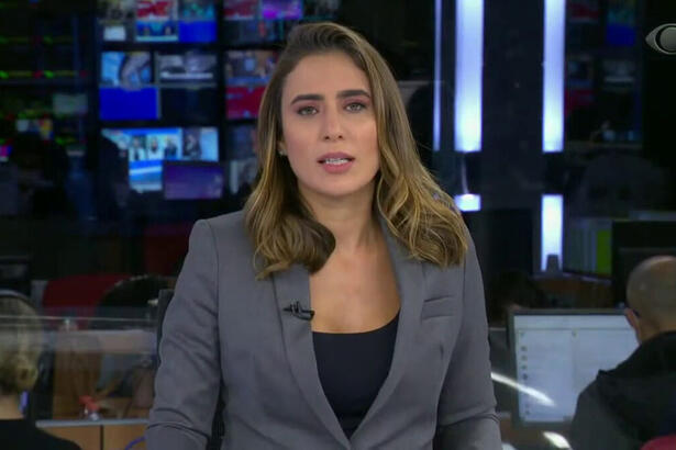 Lana Canepa apresentando o Jornal da Band esta segunda-feira 31 de maior