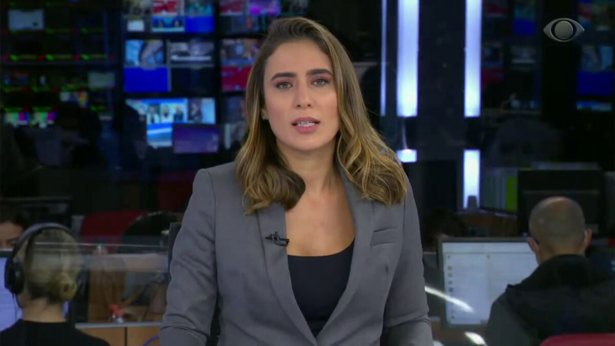 Lana Canepa apresentando o Jornal da Band esta segunda-feira 31 de maior