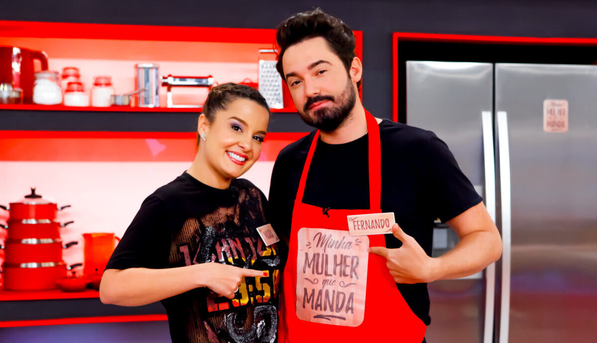 Maiara e Fernando na cozinha dos estúdios do quadro Minha Mulher Que Manda, quadro do programa Eliana no SBT
