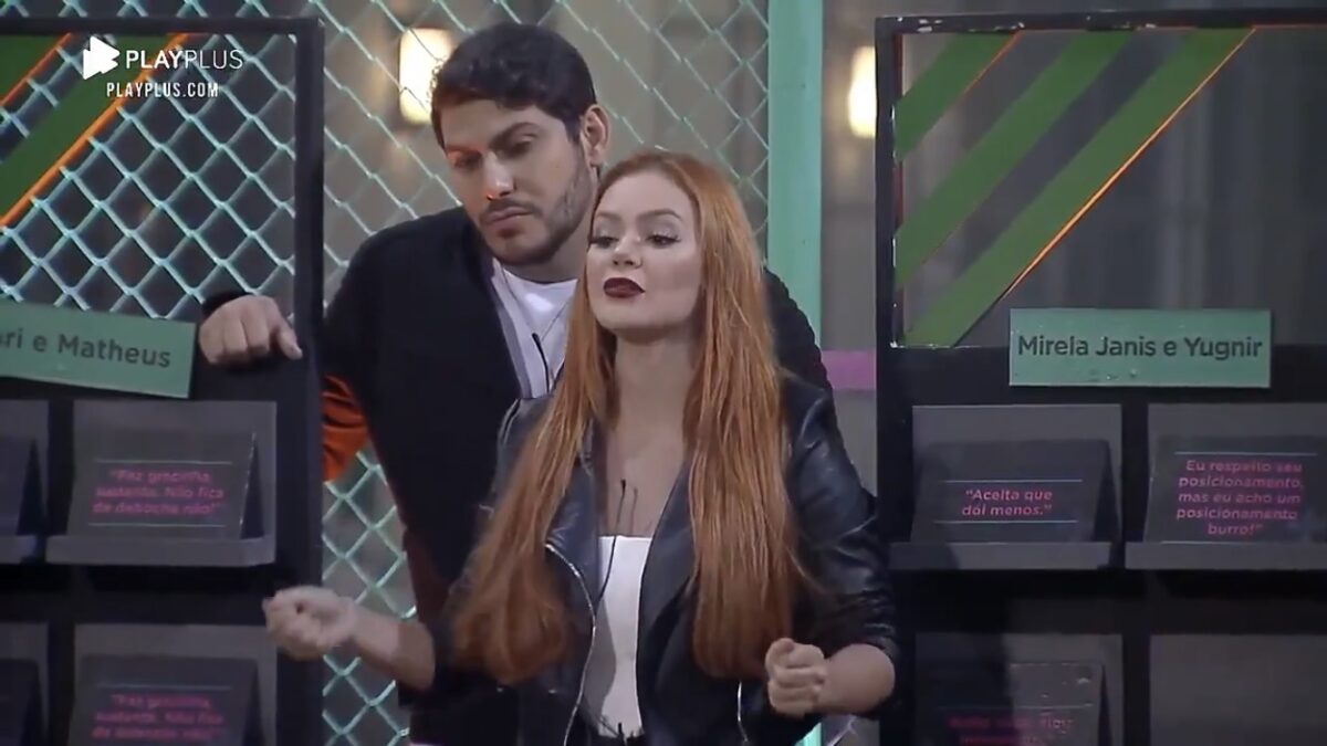 O clima ficou bastante quente entre os casais na dinâmica dos casais no Power Couple Brasil 5. No jogo os casais teriam que colocar frases polemicas de realities e foi barraco certo. Teve o acerto de contas entre Mirela Janis e Deborah, desabafo de Bibi contra Filipe e o barraco entre Deborah e Mari.