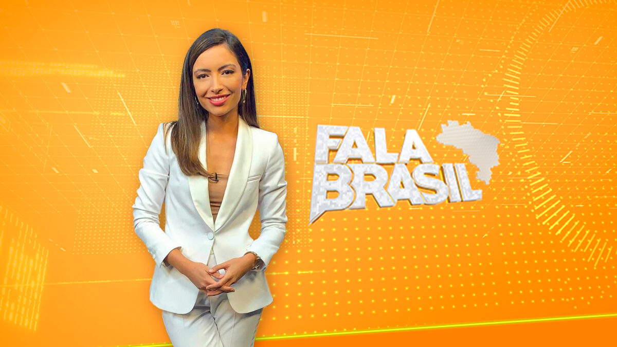 Paloma Poeta em uma arte em frente ao logo do Fala Brasil