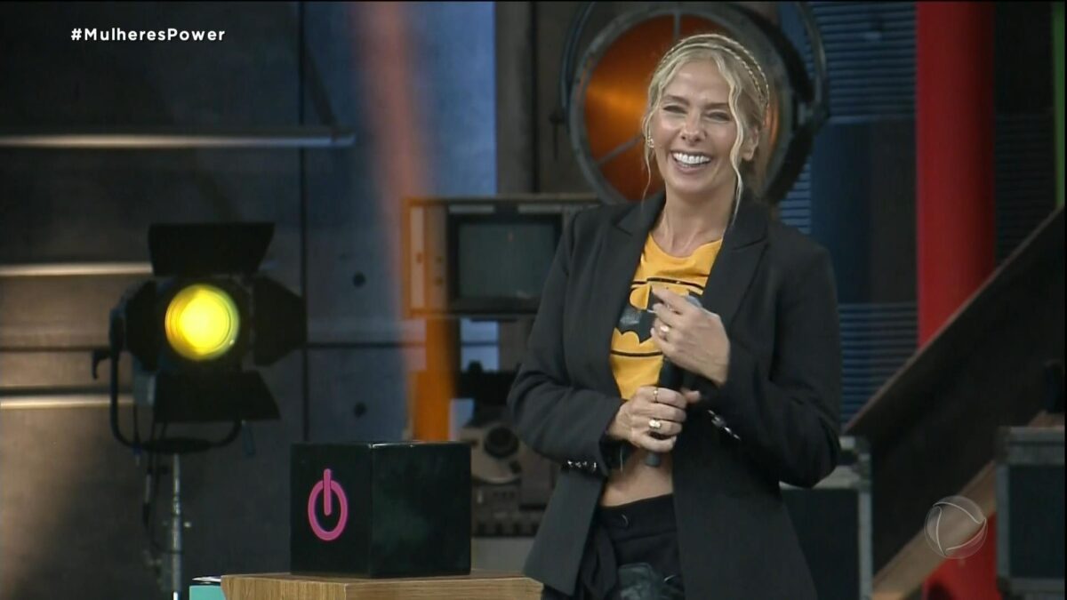 Adriane Galisteu durante a Prova dos Mulheres do Power Couple Brasil de 10 de maio de 2021