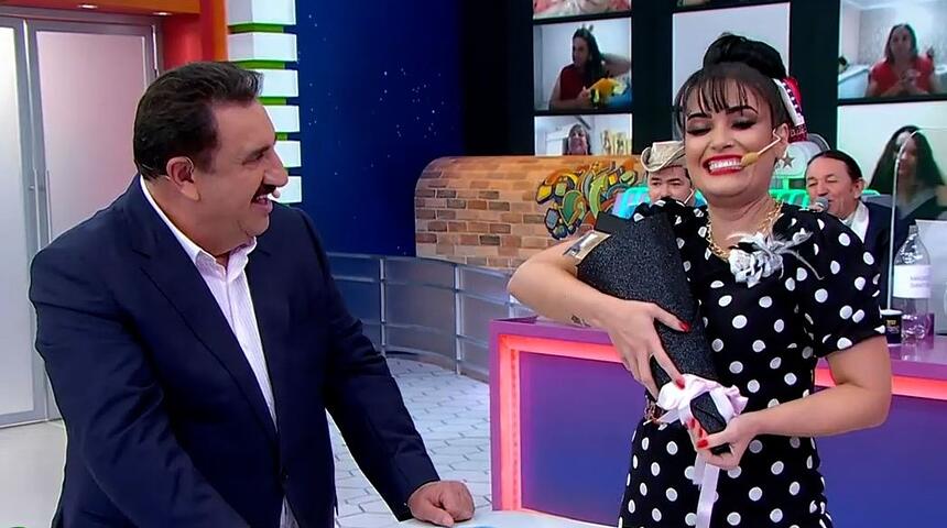 Ratinho e Milene Pavorô no Programa do Ratinho no dia 06 de maio