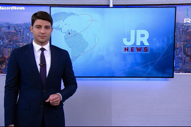 Rafael Algarte apresentando o JR News na Record News