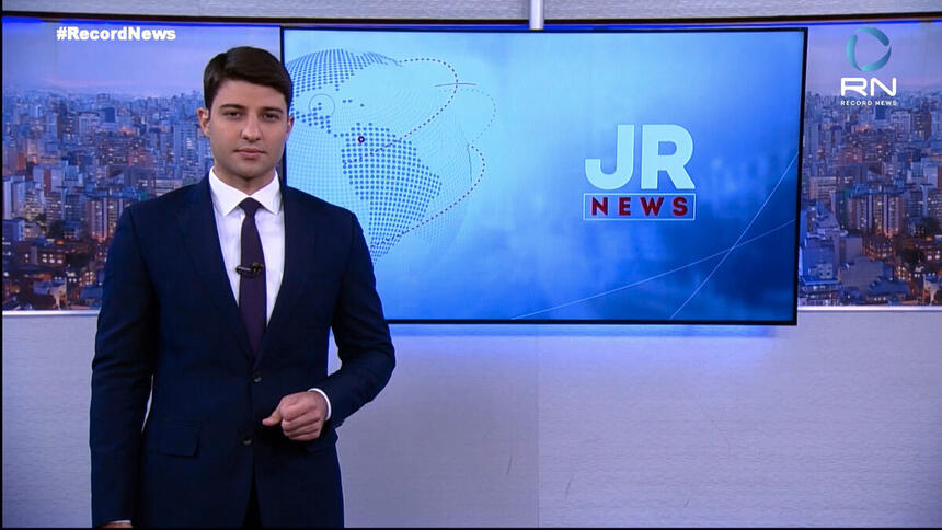 Rafael Algarte apresentando o JR News na Record News