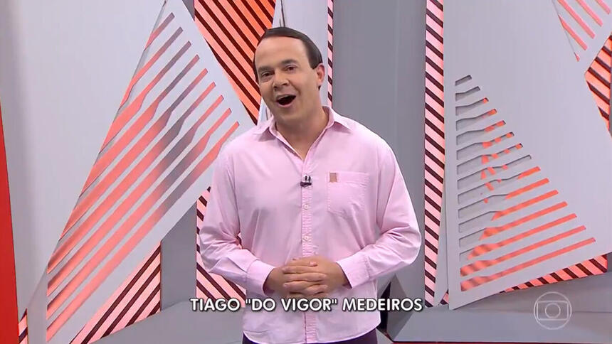 Tiago Medeiros se veste de Gil do Vigor no Globo Esporte de Recife