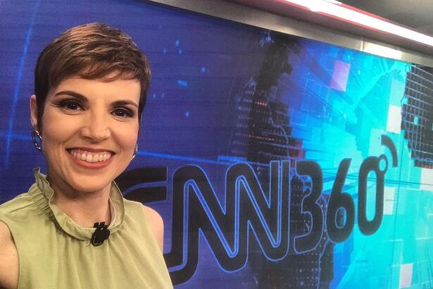 Gloria Vanique nos estúdios do CNN 360º