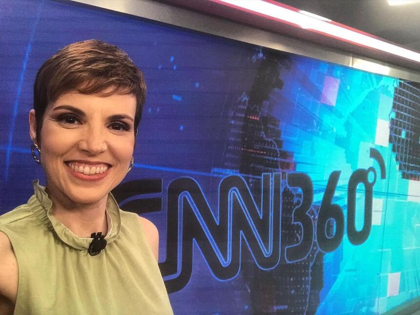 Gloria Vanique nos estúdios do CNN 360º