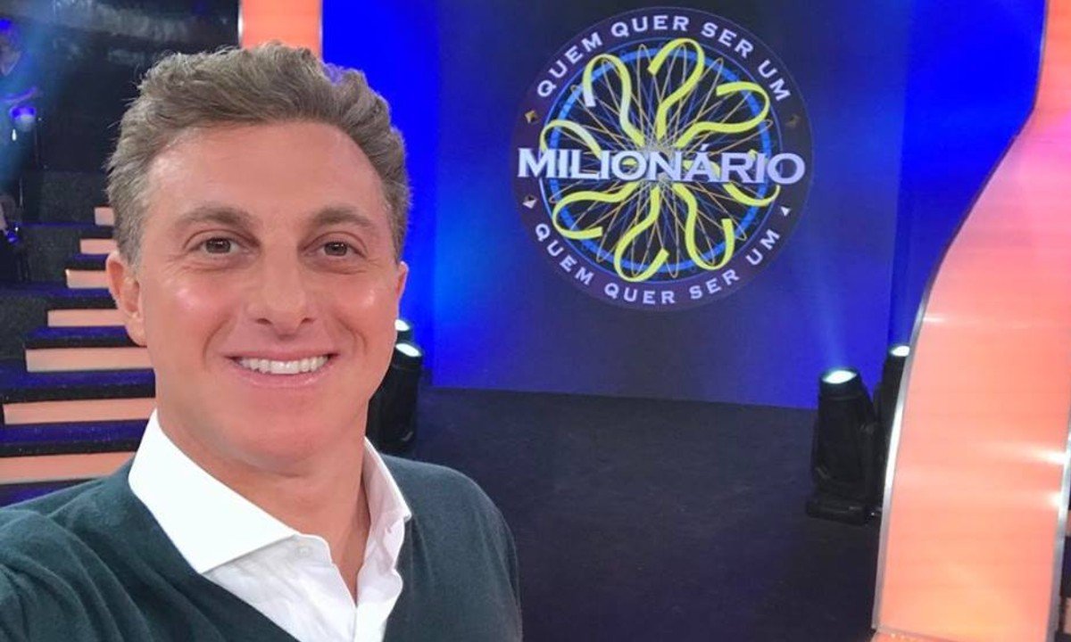 Luciano Huck nos estúdios do game Quem quer ser um Milionário?, quadro do Caldeirão do Huck na TV Globo