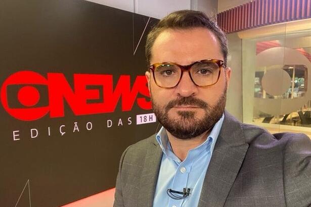 Marcelo Cosme nos estúdios da GloboNews no Rio de Janeiro