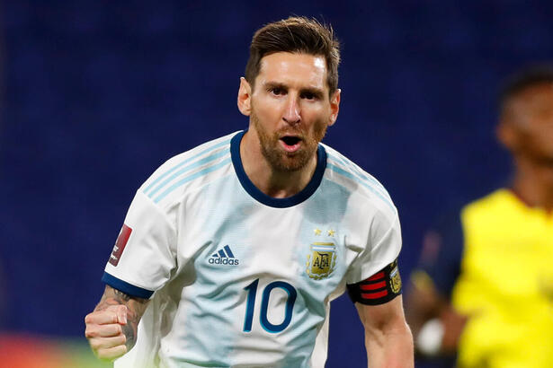 Messi comemorando gol com a camisa da Seleção Argentina