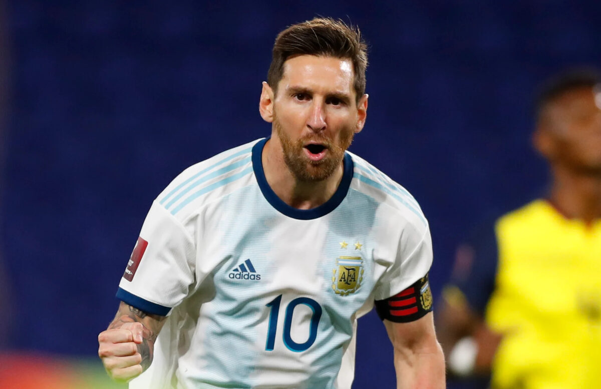 Messi comemorando gol com a camisa da Seleção Argentina