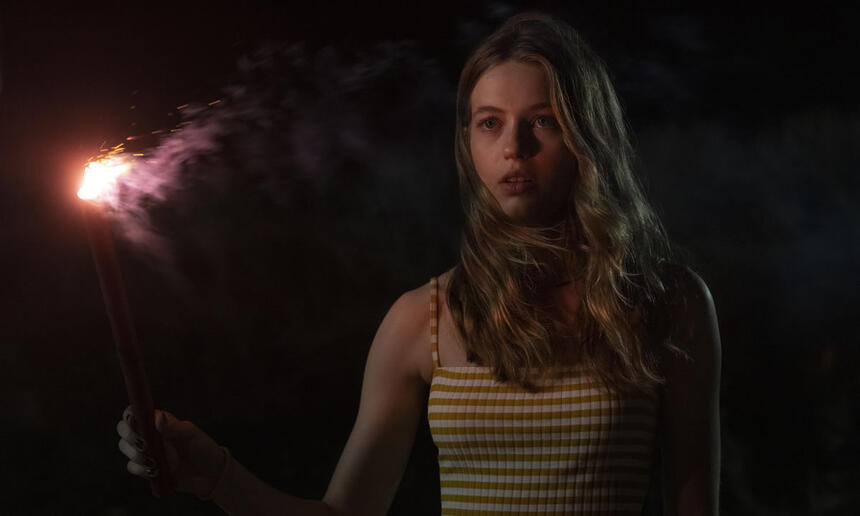 Heather Nill (Olivia Welch) com uma venda nos olhos em cena da série Panic | Imagem: Reprodução/Amazon Prime Video