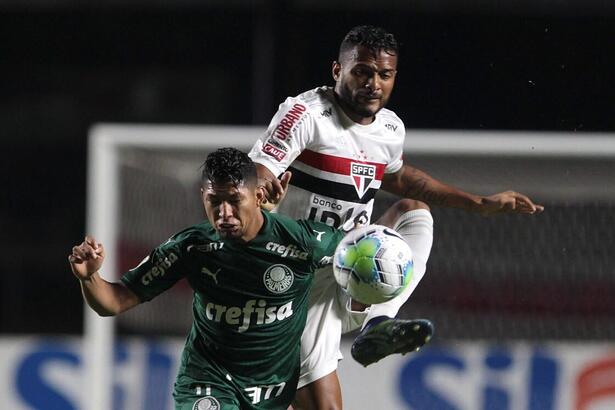 Jogadores de São Paulo e Palmeiras no jogo do turno