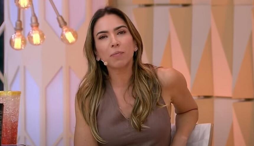 Patrícia Abravanel durante uma edição do Vem Pra Cá no SBT