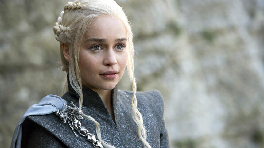 Emilia Clarke como Daenerys Targaryen em cena de Game of Thrones | Imagem: Reprodução/ HBO