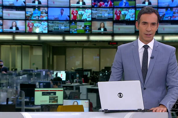 Cesar Tralli durante a edição de 15 de junho do Jornal Hoje