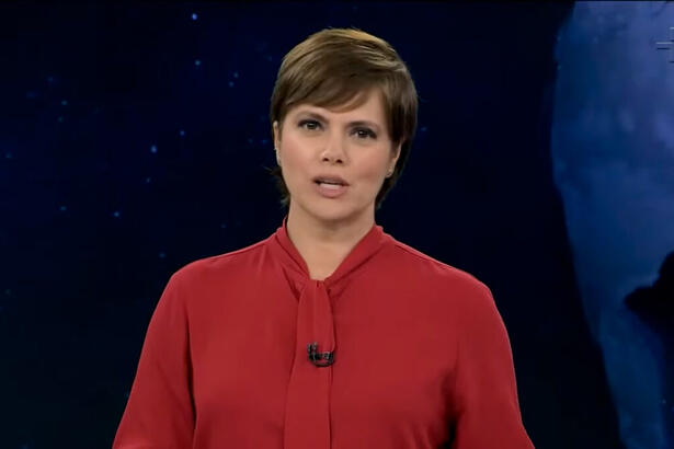 Ana Paula Couto apresentando o Jornal da Cultura