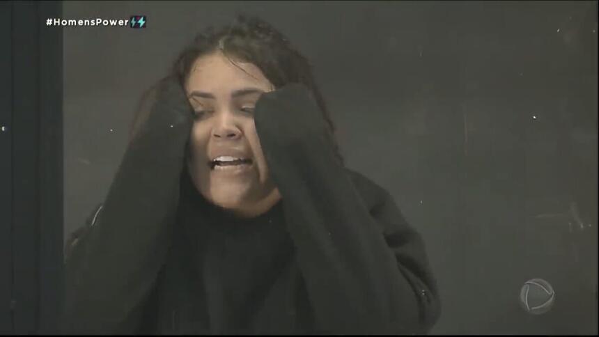 A Prova dos Homens no Power Couple Brasil 5 foi pura emoção em desespero. As mulheres tinham que ficar numa cabine com chuva de baratas enquanto os homens tinham que montar palavras cruzadas. Mari, enrou em desespero com tantas baratas em cima: "Me tira daqui, amor".
