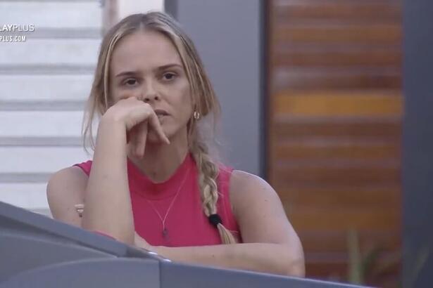 Nina se revoltou durante está tarde no Power Couple Brasil 5, ao ouvir de Deborah que ela e Filipe Duarte estavam na mira de alguns casais na formação da DR. "Estou revoltada".