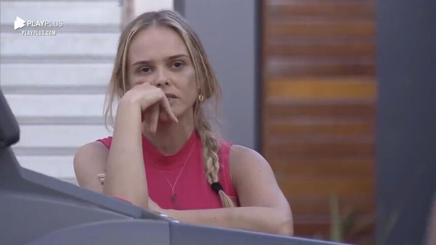 Nina se revoltou durante está tarde no Power Couple Brasil 5, ao ouvir de Deborah que ela e Filipe Duarte estavam na mira de alguns casais na formação da DR. "Estou revoltada".