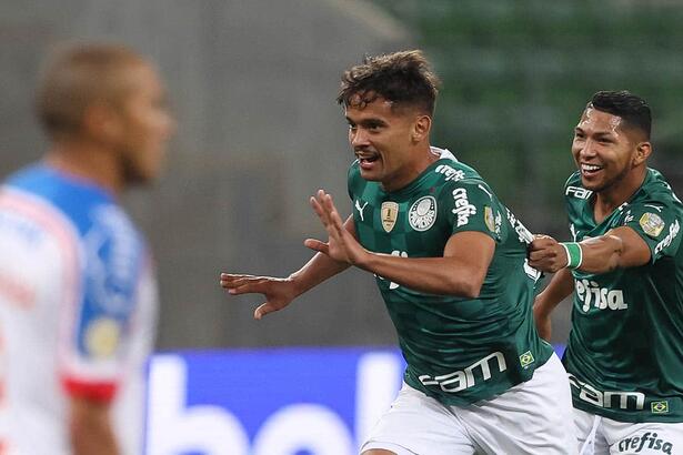 Jogadores do Palmeiras comemorando gol contra a equipe do Bahia, pelo Campeonato Brasileiro