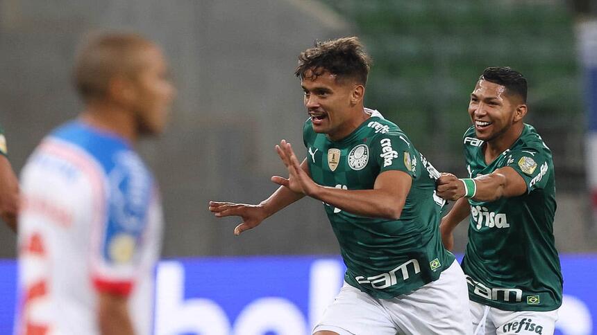 Jogadores do Palmeiras comemorando gol contra a equipe do Bahia, pelo Campeonato Brasileiro