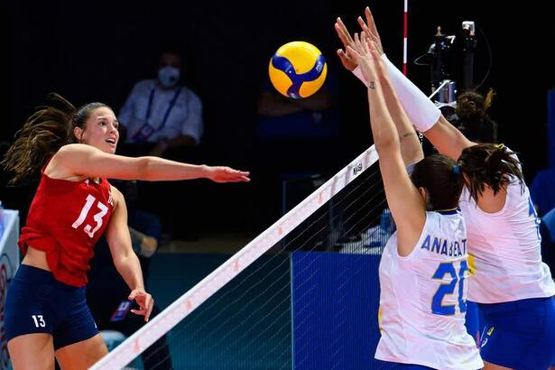 Jogo entre Brasil x Estados Unidos pelo vôlei feminino