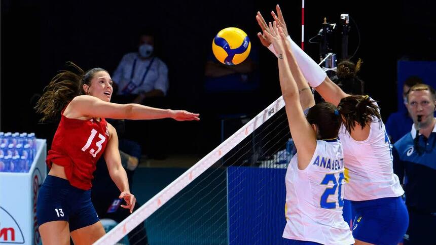 Jogo entre Brasil x Estados Unidos pelo vôlei feminino