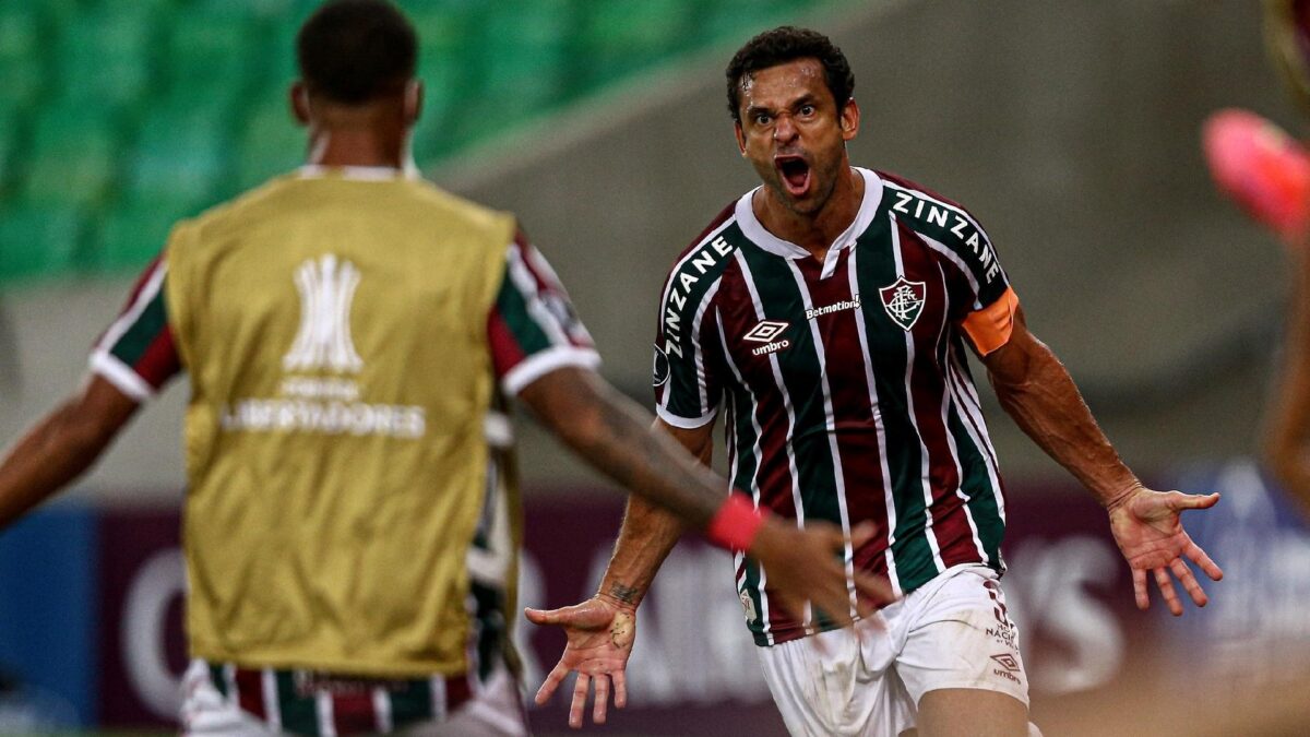 Fred comemorando gol com a camisa do Fluminense pela Libertadores