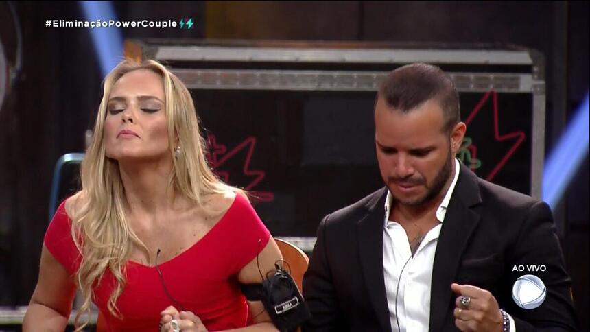 Nina e Filipe se emocionam ao saber que foram salvos da sexta DR