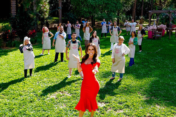 Nadja Haddad e participantes da sétima temporada do Bake Off Brasil