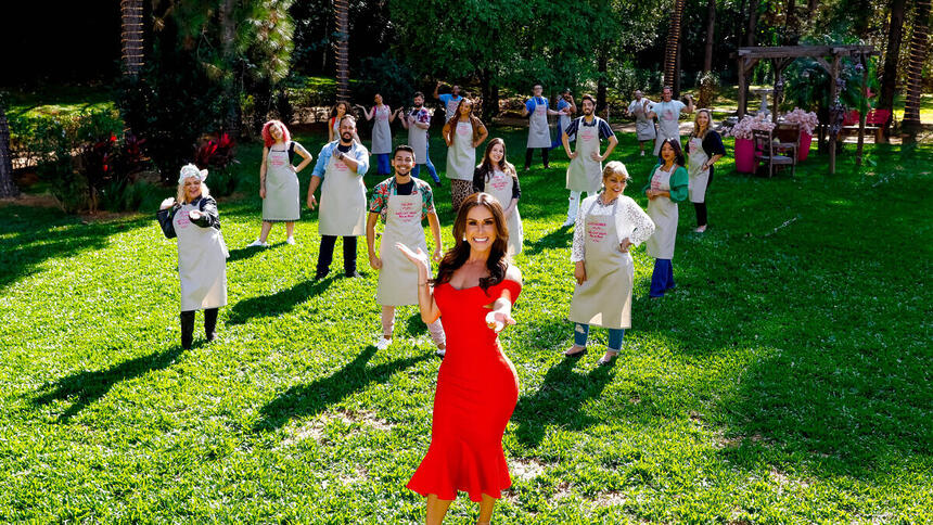 Nadja Haddad e participantes da sétima temporada do Bake Off Brasil